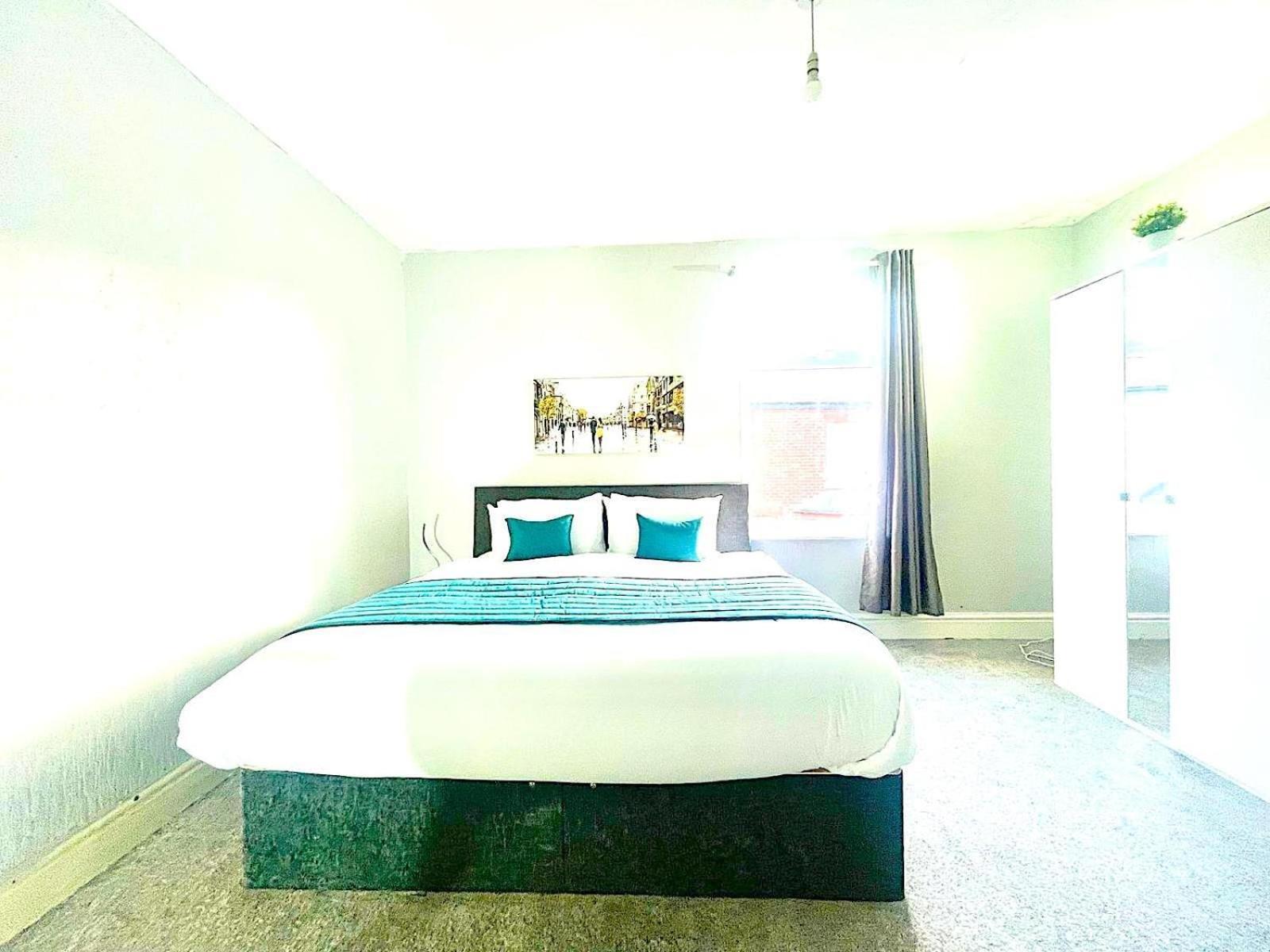 Blackpool - Seaside Villa Room photo