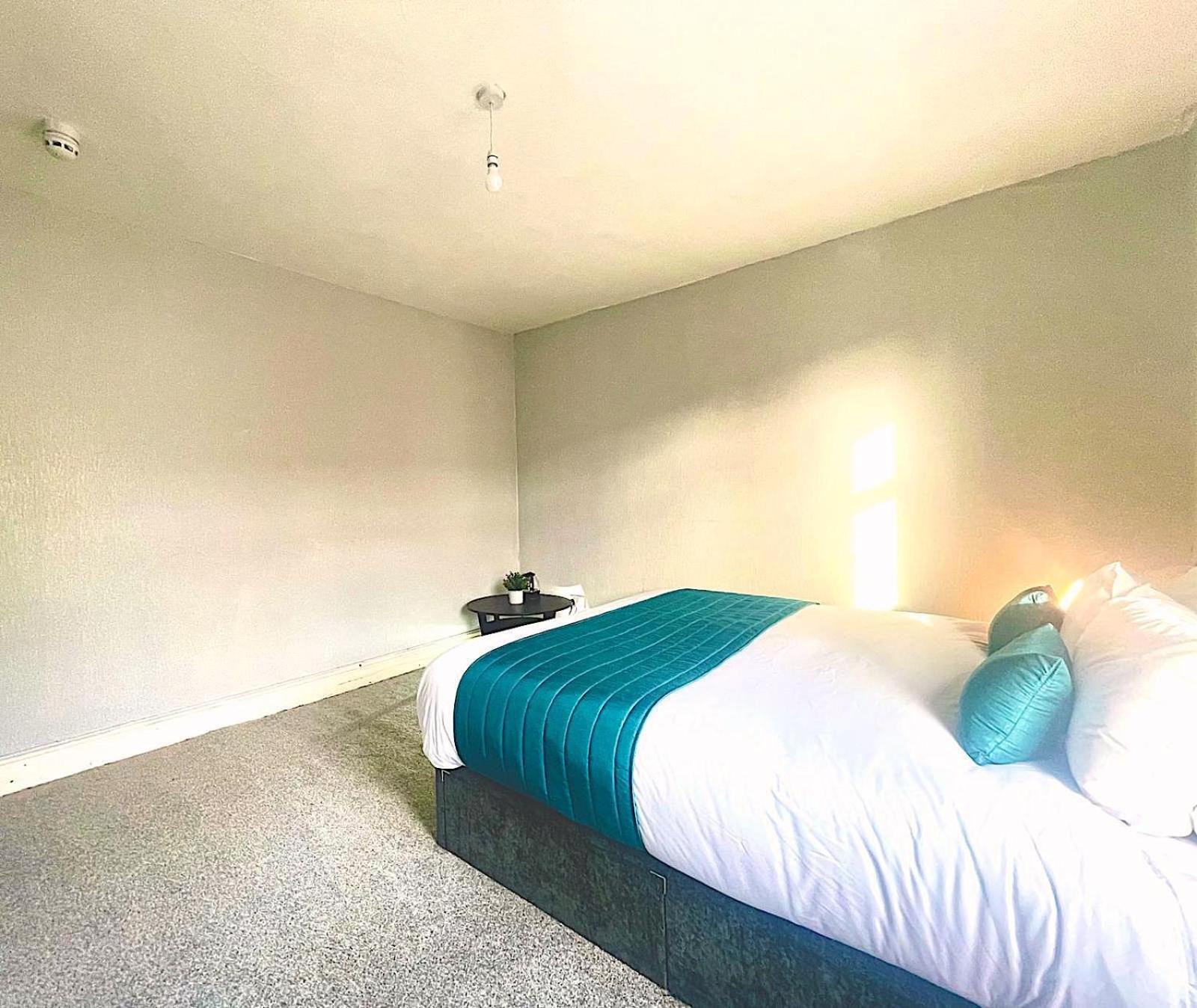 Blackpool - Seaside Villa Room photo